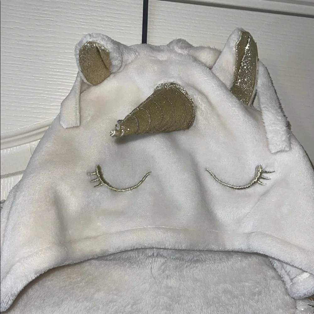 Cozy Cream Cape Unicorn Hooded Blanket‎ with pockets